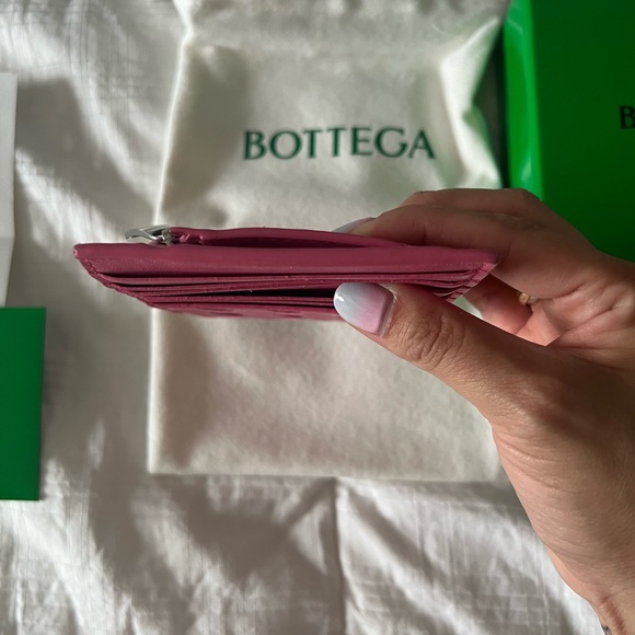 Bottega Veneta hot pink card holder with 6 slots, comes with full set - Picture 5 of 8